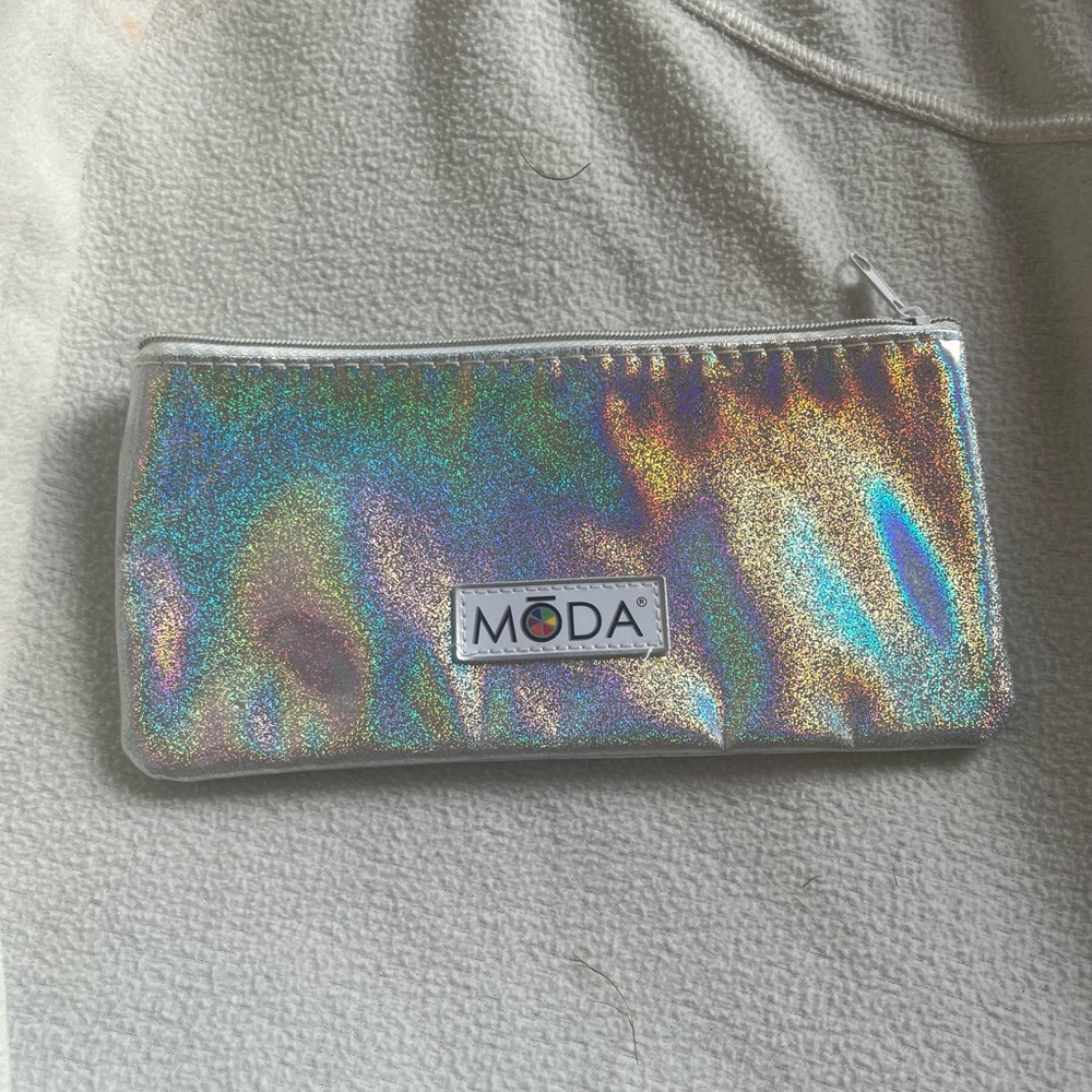 Moda Iridescent Pouch